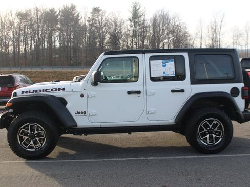 Used 2024 Jeep Wrangler Unlimited Rubicon image 4