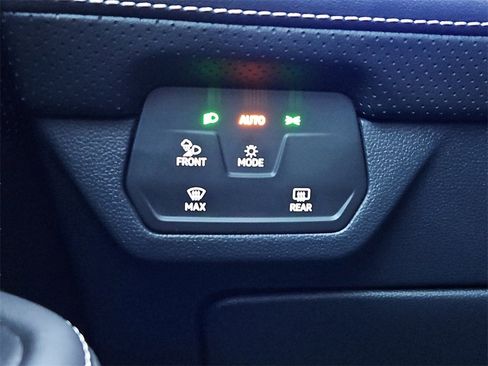 Used 2025 Volkswagen Atlas SEL Premium R-Line image 19