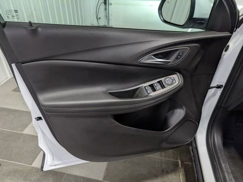 Used 2025 Buick Encore GX Preferred AWD/4WD image 12