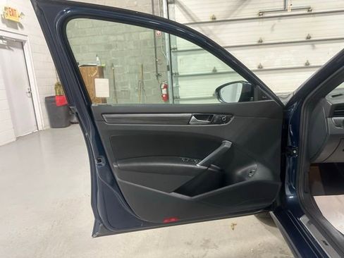 Certified 2022 Volkswagen Passat 2.0T R-Line image 11