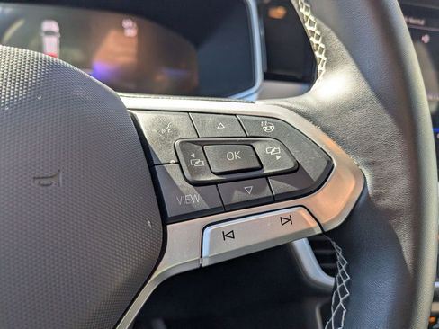 Used 2025 Volkswagen Taos SE image 18