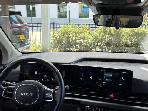 Used 2026 Kia Carnival FWD image 37