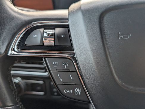 Used 2018 Lincoln Navigator L Reserve w/ Technology Package image 16