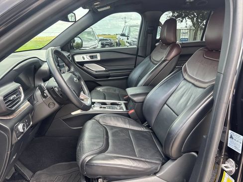 Used 2020 Ford Explorer Platinum w/ Premium Technology Package AWD/4WD image 11