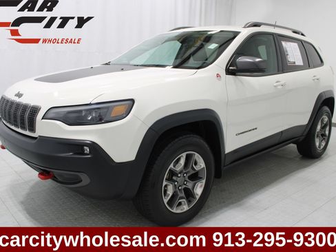 Used 2019 Jeep Cherokee Trailhawk AWD/4WD image 1