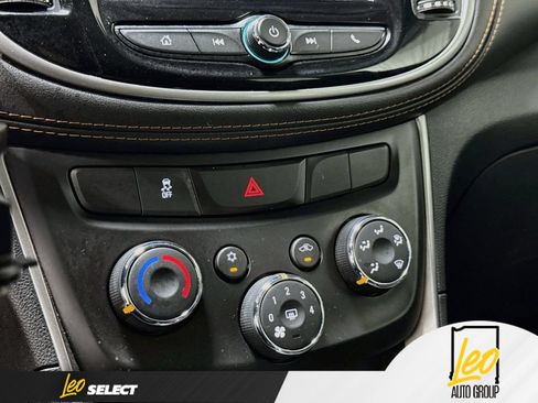 Used 2021 Chevrolet Trax LT AWD/4WD image 18