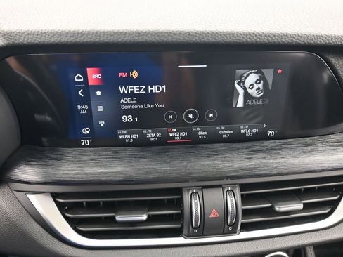 Used 2023 Alfa Romeo Stelvio Sprint image 25