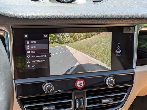 Certified 2025 Porsche Macan AWD/4WD image 17