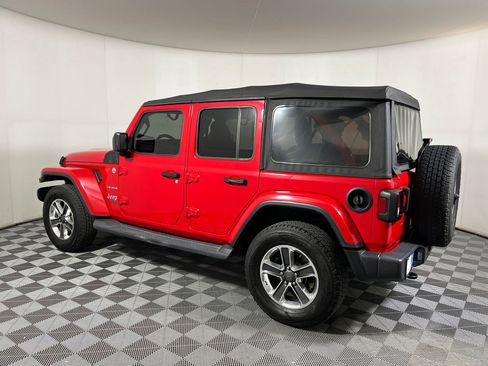 Used 2018 Jeep Wrangler Unlimited Sahara image 2
