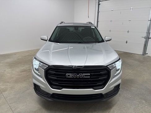 Used 2022 GMC Terrain SLE w/ Driver Convenience Package AWD/4WD image 2