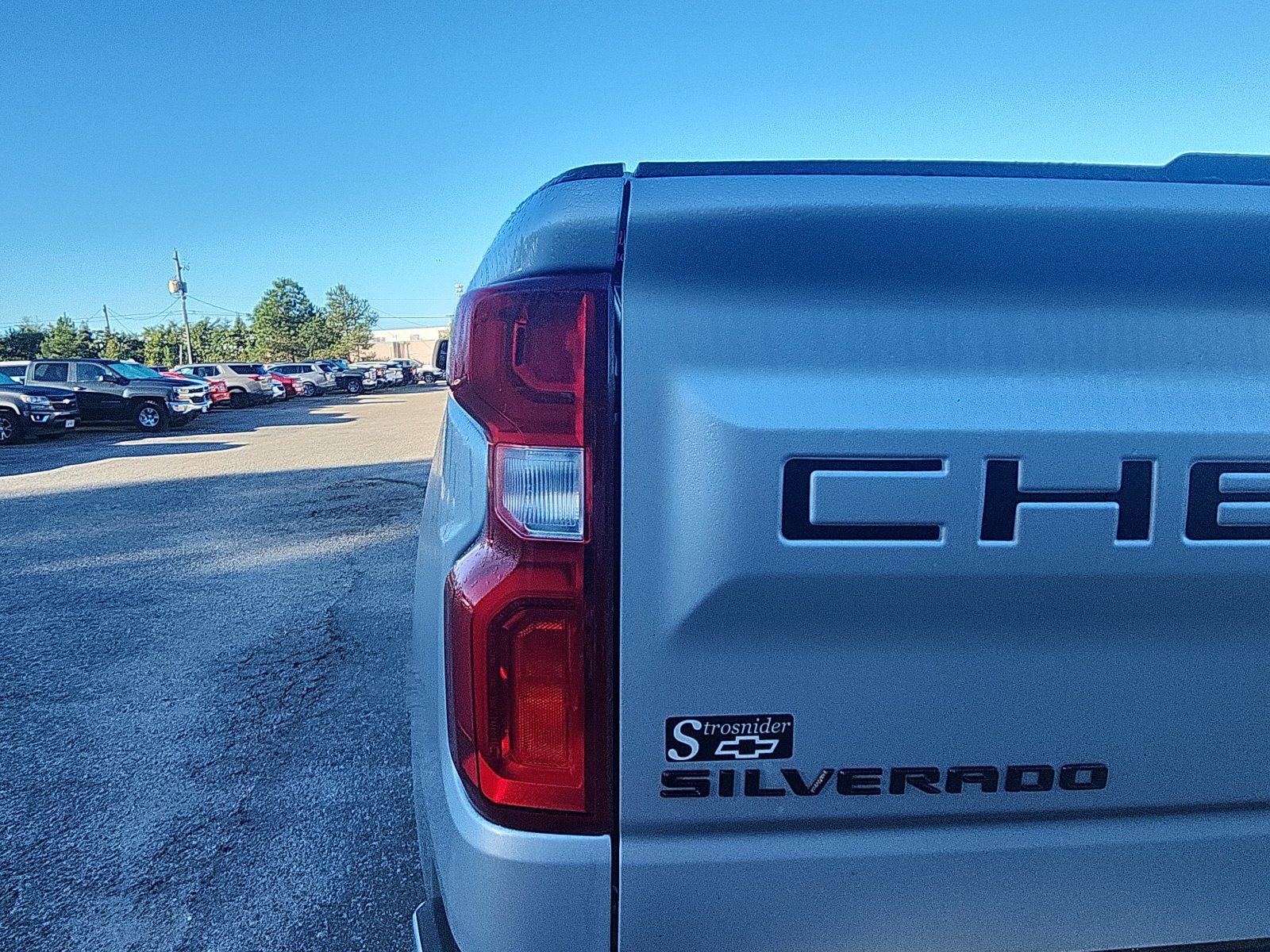 Used 2022 Chevrolet Silverado 1500 Custom w/ LPO, Dark Essentials Package AWD/4WD image 10