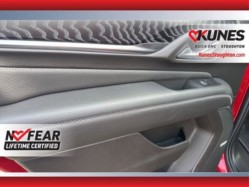 Used 2021 GMC Yukon Denali w/ Denali Premium Package image 38