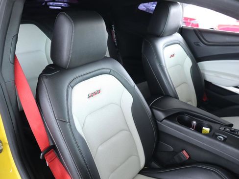 Used 2017 Chevrolet Camaro SS RWD image 33