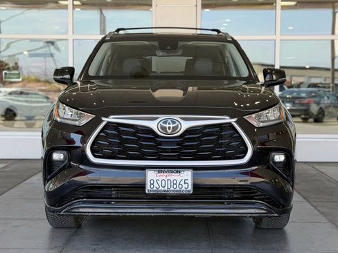 Certified 2020 Toyota Highlander XLE AWD/4WD image 4