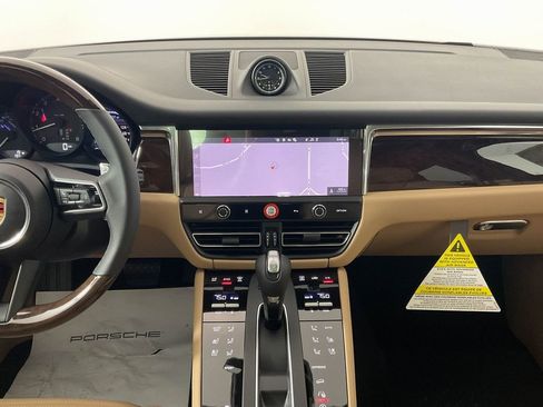 Certified 2025 Porsche Macan AWD/4WD image 19