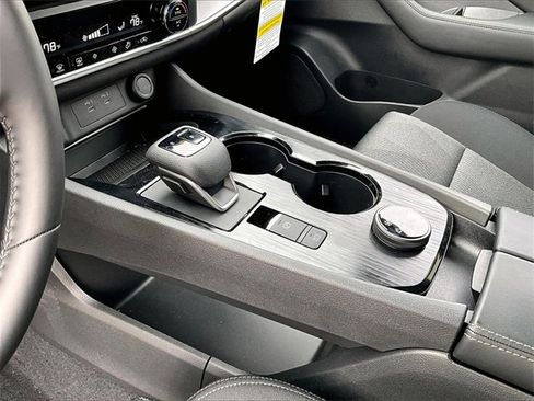 Used 2025 Nissan Rogue SV image 19