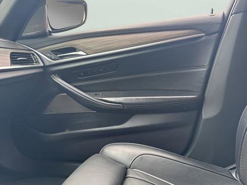 Used 2018 BMW M550i xDrive image 27