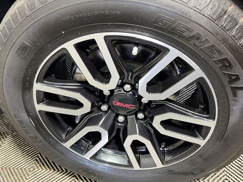 Used 2021 GMC Yukon AT4 w/ AT4 Premium Plus Package image 14