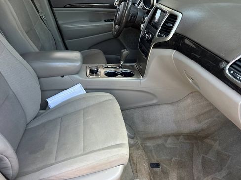 Used 2011 Jeep Grand Cherokee Laredo w/ Trailer Tow Group AWD/4WD image 15