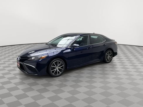 Used 2021 Toyota Camry SE w/ Cold Weather Package image 33
