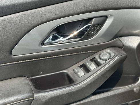 Used 2020 Chevrolet Traverse LT w/ Driver Confidence II Package image 18