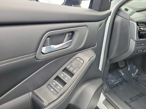 Used 2024 Nissan Rogue SL AWD/4WD image 18