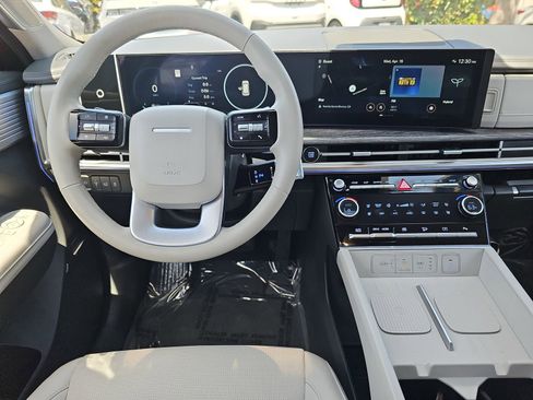 Certified 2025 Hyundai Santa Fe Limited image 18