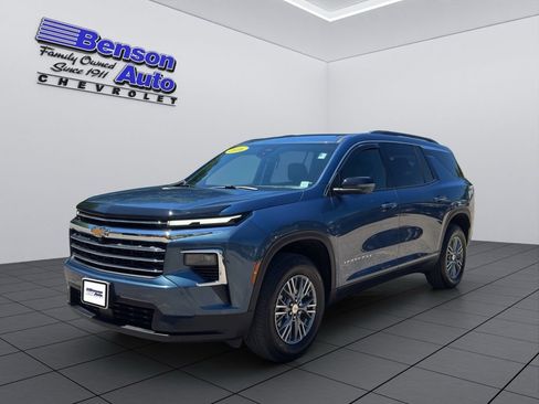 Certified 2026 Chevrolet Traverse LT w/ Driver Confidence Package AWD/4WD image 1