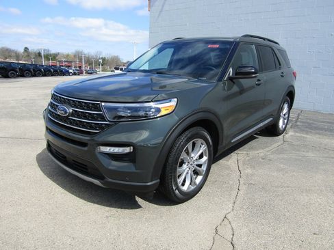 Used 2024 Ford Explorer XLT w/ Equipment Group 202A AWD/4WD image 38
