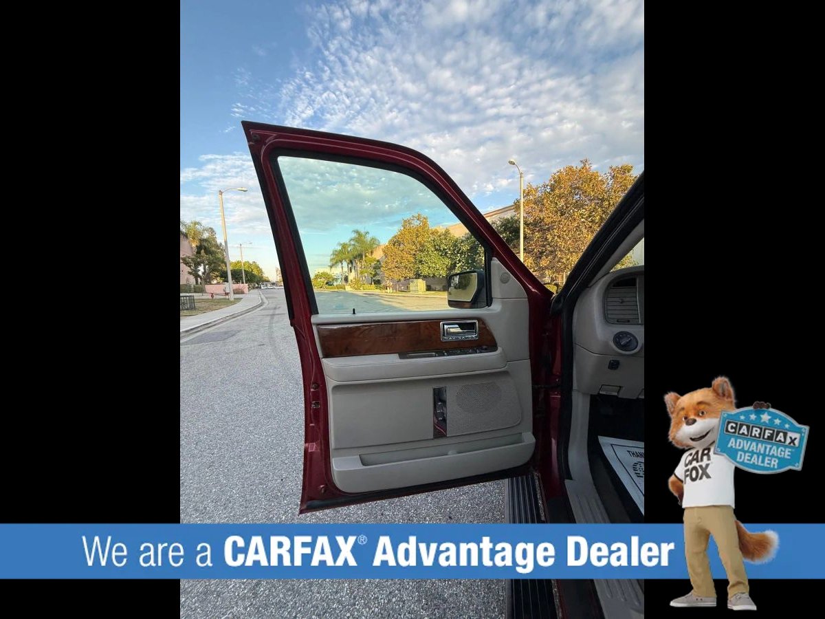 Used 2014 Lincoln Navigator 4WD image 19