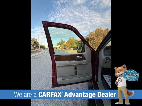Used 2014 Lincoln Navigator 4WD image 19