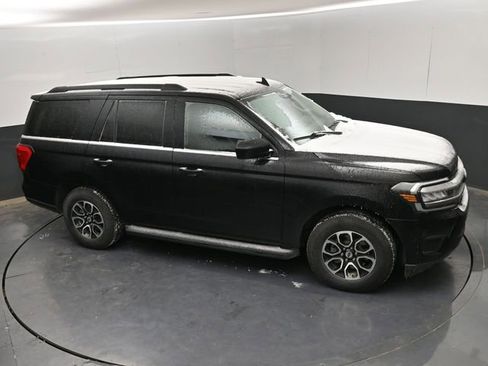 Used 2024 Ford Expedition XLT image 23