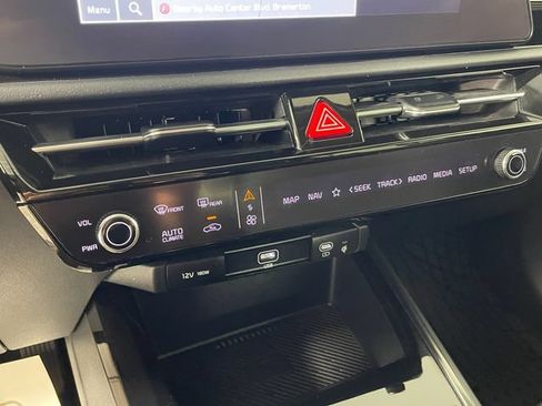 Certified 2023 Kia Niro Wind w/ Wind Preserve Package FWD image 10