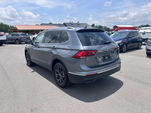 Used 2024 Volkswagen Tiguan SE image 3