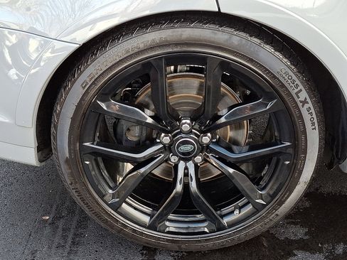 Used 2022 Land Rover Range Rover Sport SVR Carbon Edition image 9