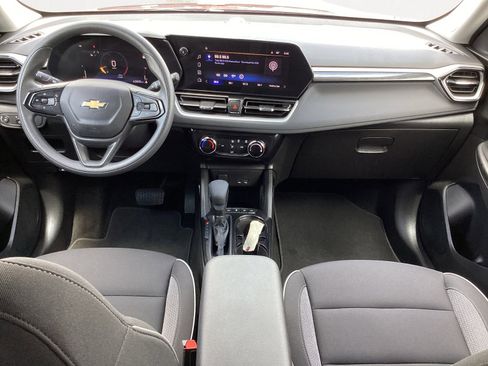 Used 2025 Chevrolet TrailBlazer LT AWD/4WD image 4