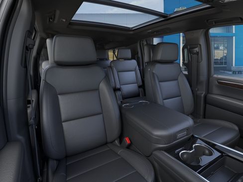 New 2026 Chevrolet Suburban Z71 w/ Z71 Off-Road Package AWD/4WD image 17
