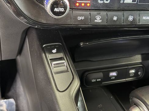 Used 2025 Kia Telluride S FWD image 17