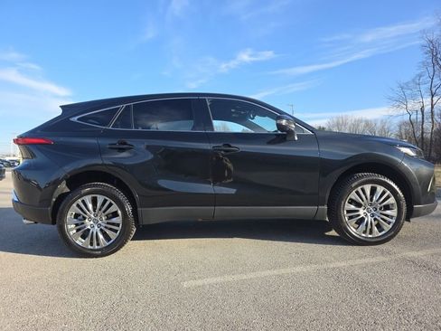 Used 2023 Toyota Venza Limited image 9