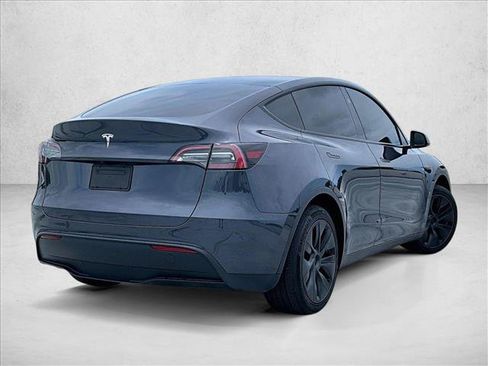 Used 2025 Tesla Model Y Long Range RWD image 2