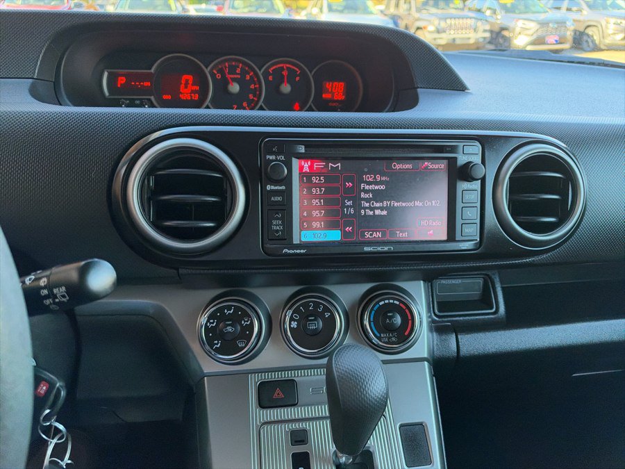 Used 2014 Scion xB FWD image 20