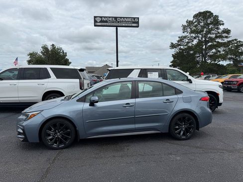 Used 2023 Toyota Corolla SE w/ SE Premium Package FWD image 1