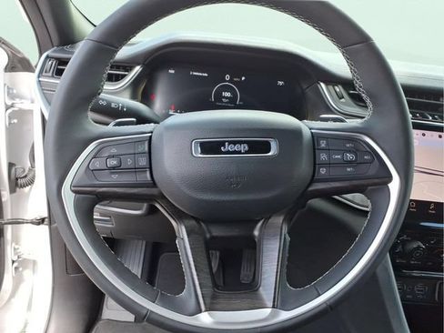 Used 2025 Jeep Grand Cherokee Limited AWD/4WD image 22