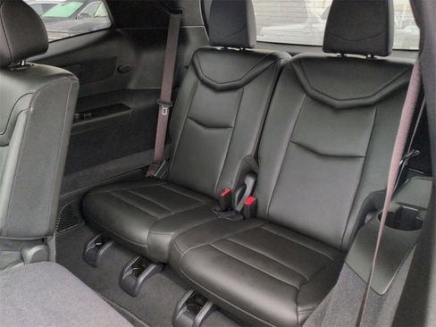 Used 2025 Cadillac XT6 Luxury image 24