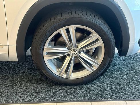 Used 2018 Volkswagen Atlas SEL w/ R-Line Package AWD/4WD image 18