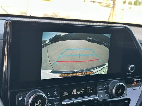Used 2024 Toyota Highlander XSE FWD image 18