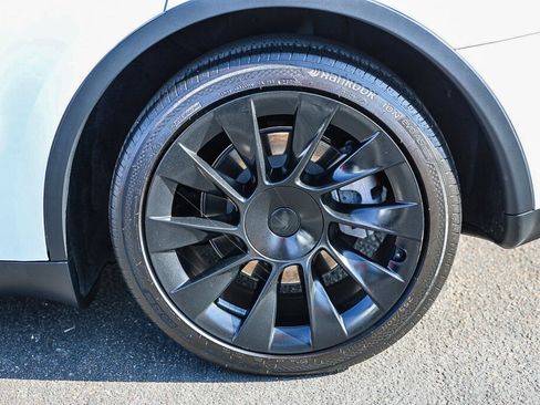 Used 2020 Tesla Model Y Long Range AWD/4WD image 27