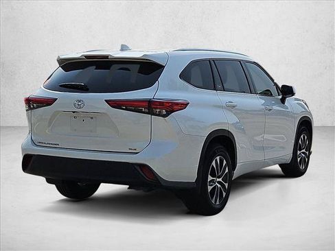 Used 2021 Toyota Highlander XLE FWD image 5