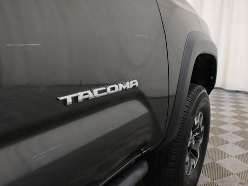 Used 2017 Toyota Tacoma TRD Off-Road w/ Tow Package (A/T) AWD/4WD image 26