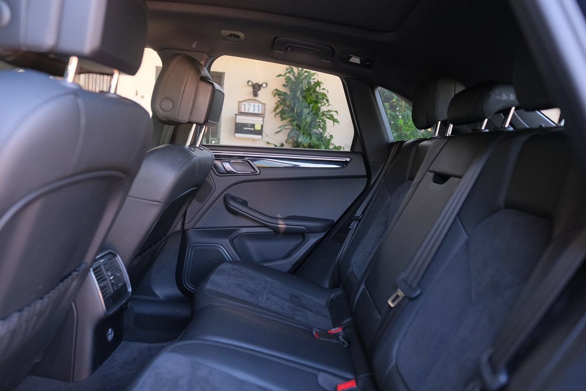 Used 2020 Porsche Macan AWD/4WD image 33